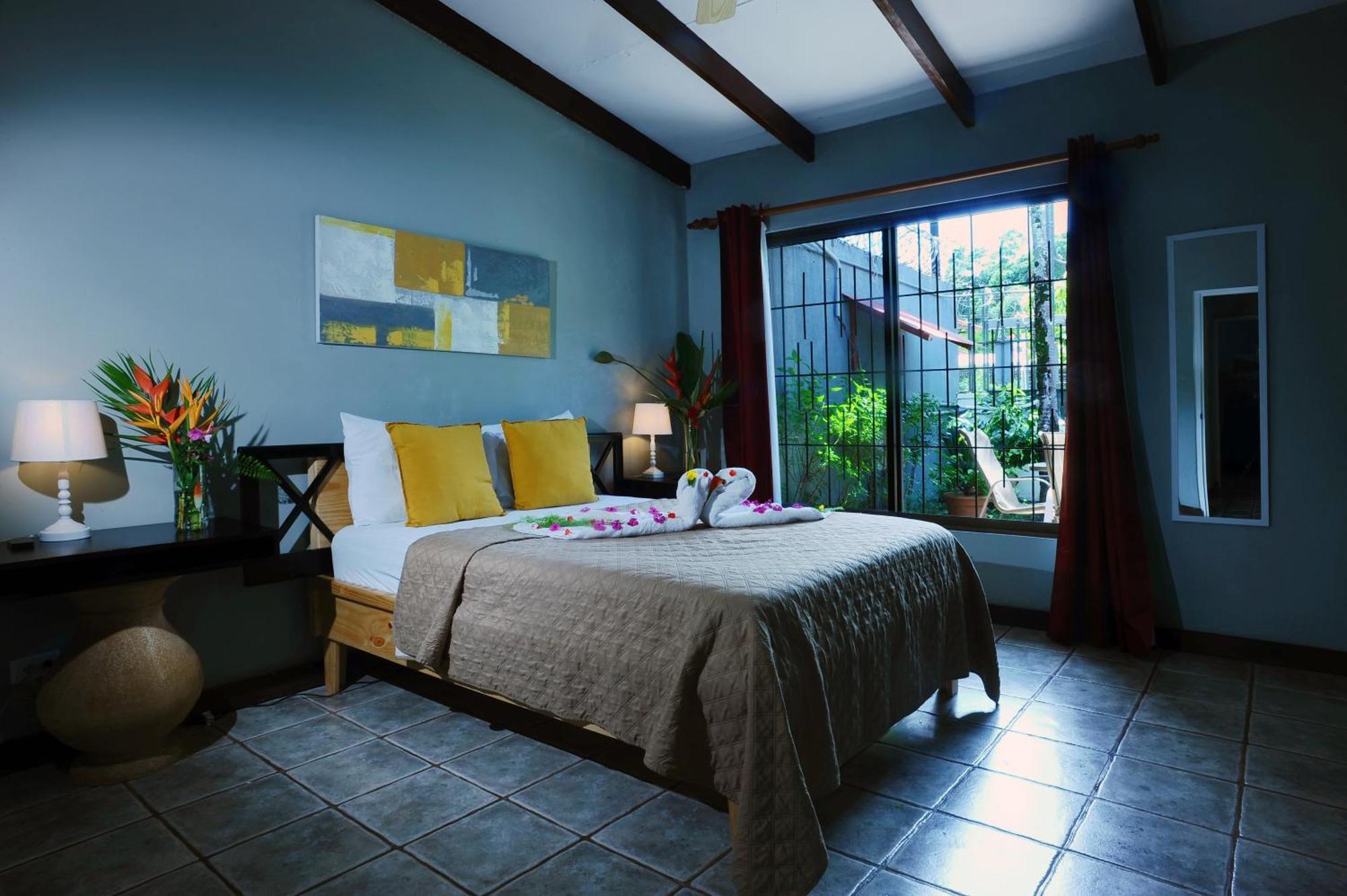 Private Fully Furnished Home At Wide Mouth Frog Hostel เกโปส ภายนอก รูปภาพ