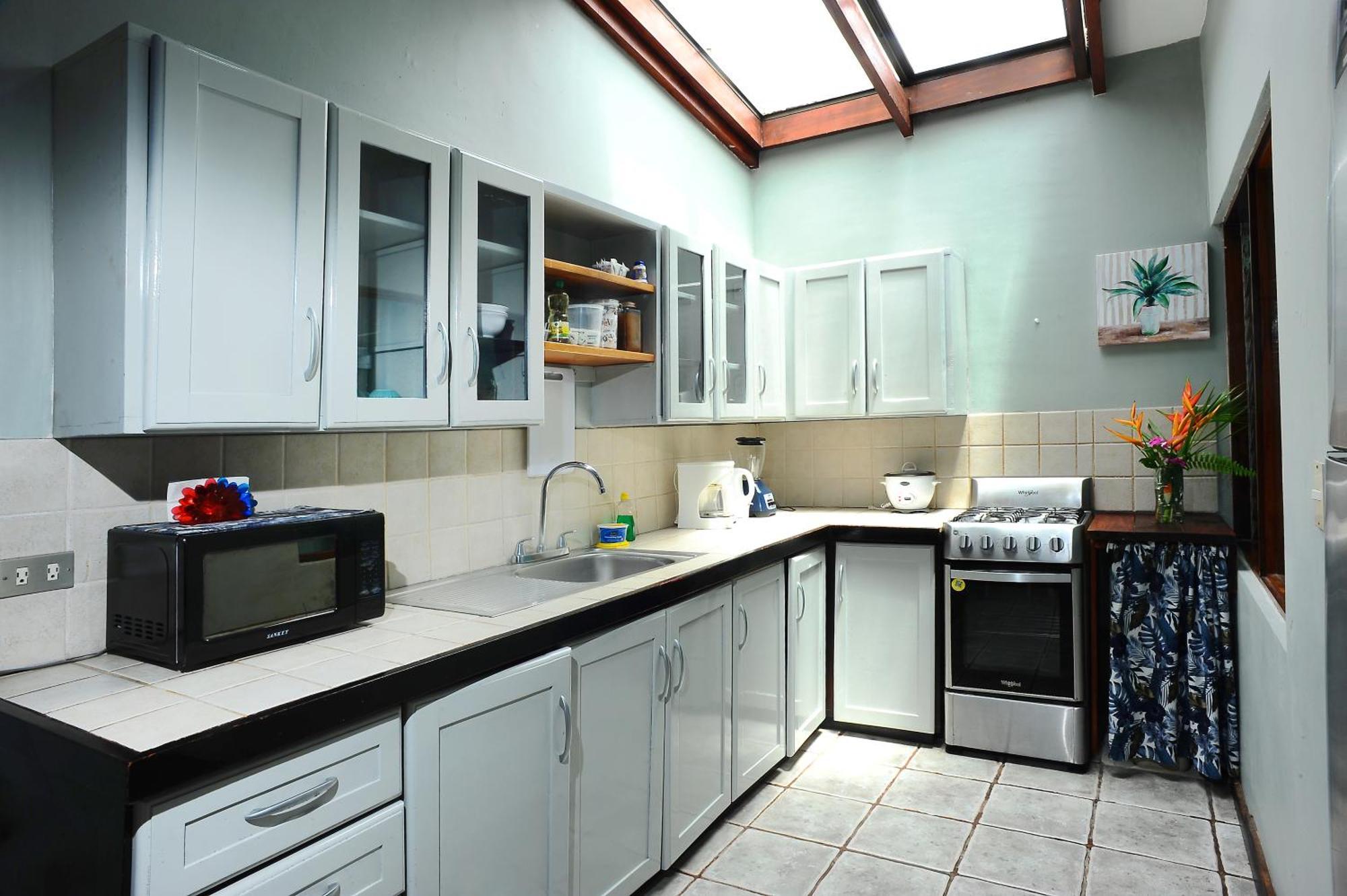 Private Fully Furnished Home At Wide Mouth Frog Hostel เกโปส ภายนอก รูปภาพ
