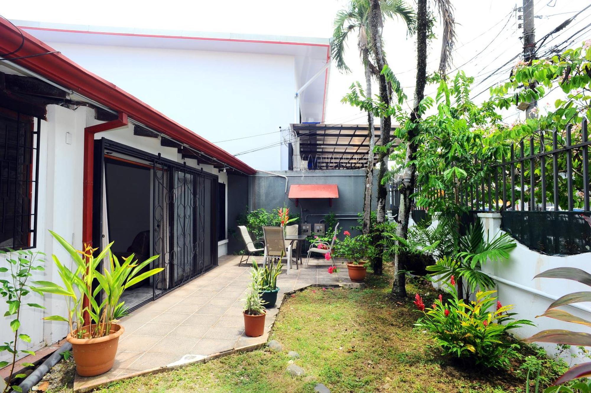 Private Fully Furnished Home At Wide Mouth Frog Hostel เกโปส ภายนอก รูปภาพ