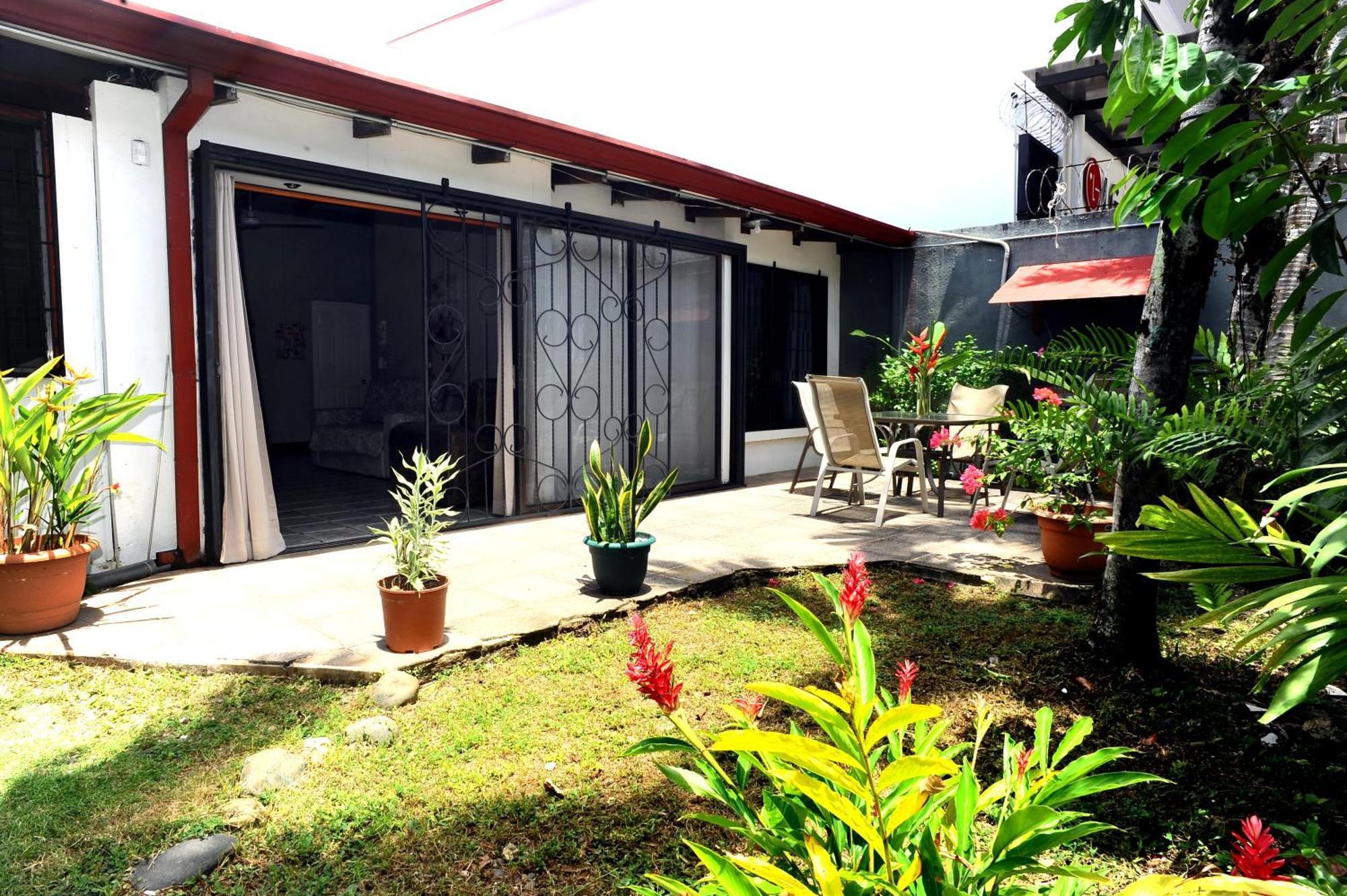 Private Fully Furnished Home At Wide Mouth Frog Hostel เกโปส ภายนอก รูปภาพ